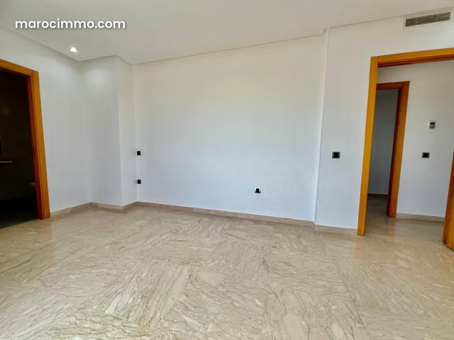 Location d'un appartement à Palmier. Surface totale 168 m². Ascenseur et places de parking — 5