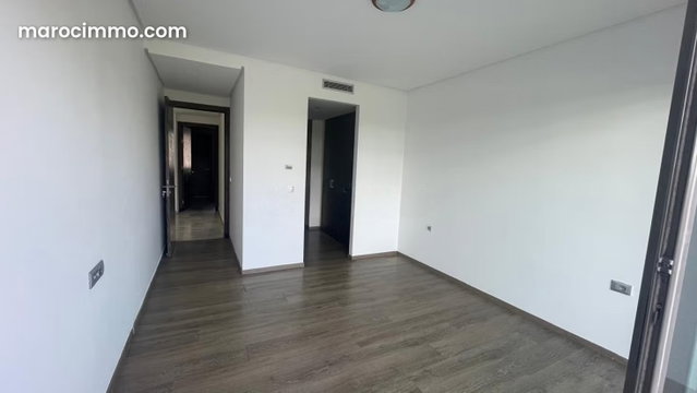Appartement Rez de jardin en location à Ville Verte. Surface totale 140 m². Belle terrasse et jardin — 5