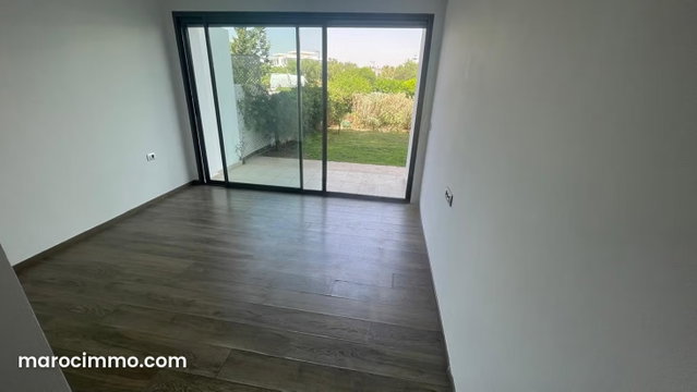 Appartement Rez de jardin en location à Ville Verte. Surface totale 140 m². Belle terrasse et jardin — 4