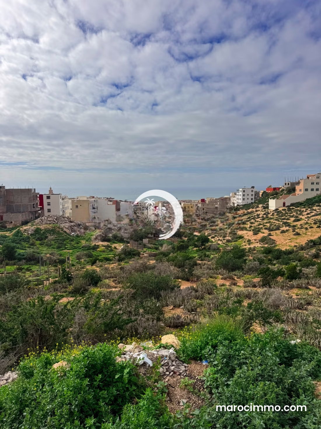 أرض واسعة للبيع في أورير بإطلالات بحرية وجبلية — أورير