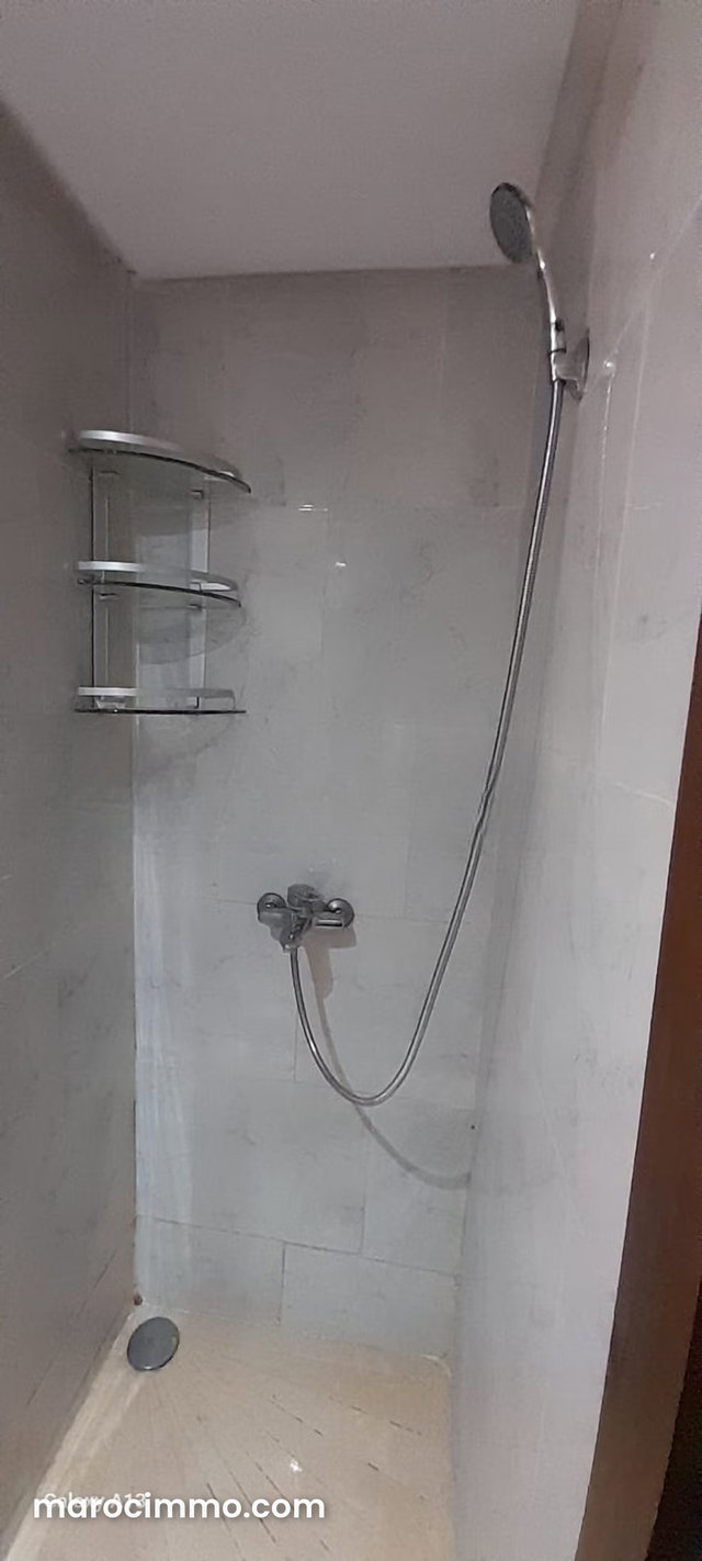 Superbe appartement à louer à Massira 1. Superficie 60 m². Salon traditionnel marocain, résidence sécurisée — 4