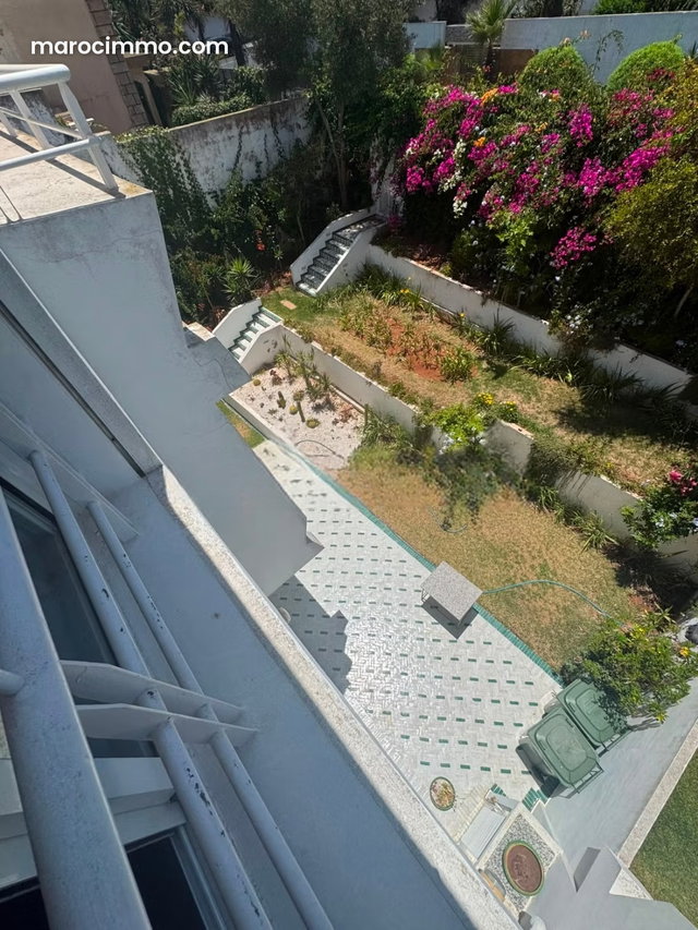 Triplex a la location vide a anfa 28000dh — 3