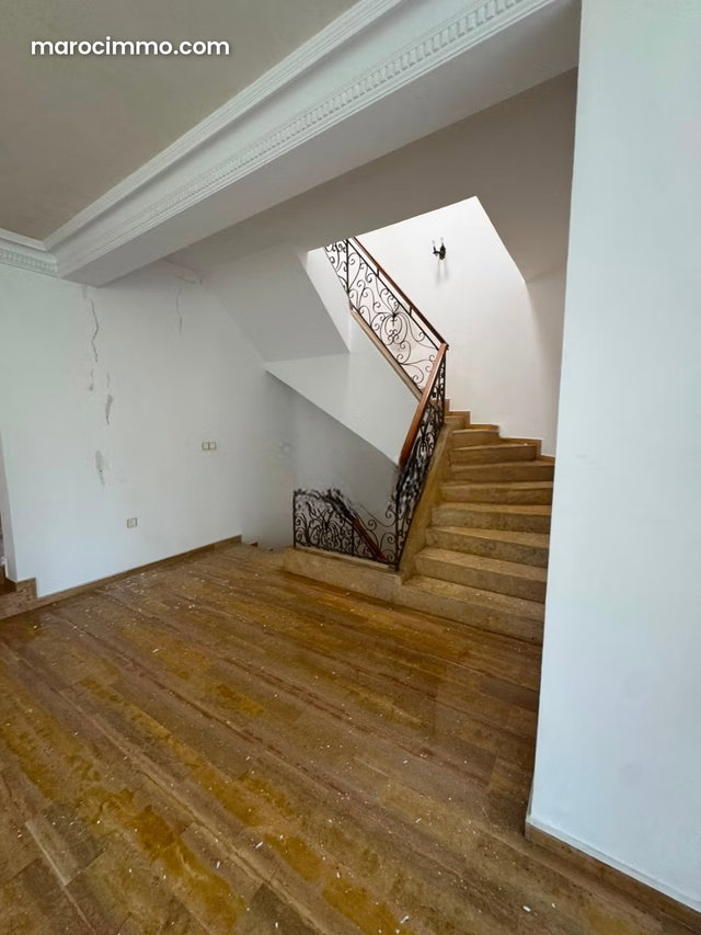 Triplex a la location vide a anfa 28000dh — 2