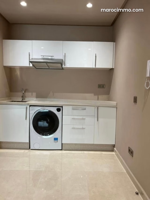 Bel appartement en location à Agdal. 1 chambre. Bien meublé — 4