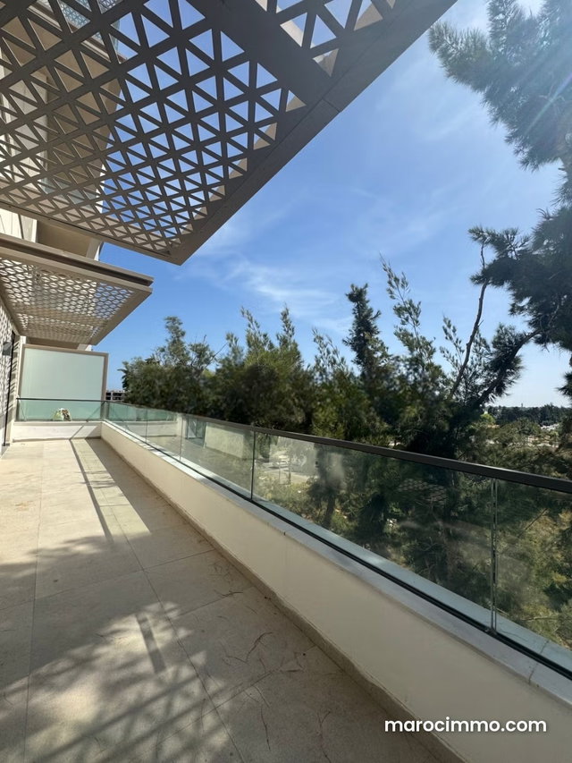 Rent this apartment in Souissi. 2 comfortable rooms. Double glazing and central heating — 5