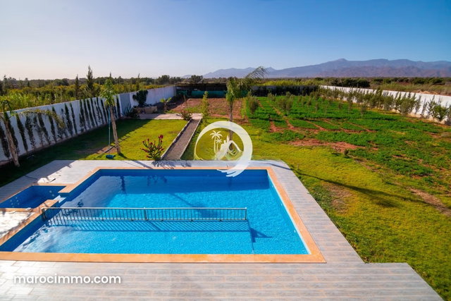 Ferme 5000 m² avec Maison & Piscine — 5