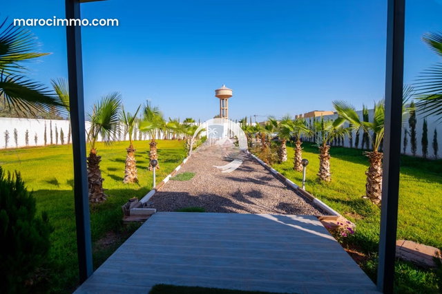 Ferme 5000 m² avec Maison & Piscine — 2