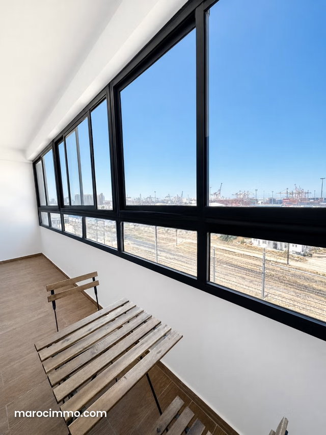Louez cet appartement à Roches Noires. Vue sur Océan 1 belle chambre. Bien meublé — 3