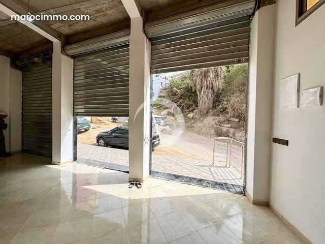 Local Commercial à Tamraght Village SAROUT — 2