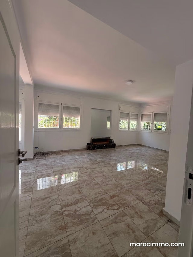 Villa de 800m² en location à Hassan RABAT — 2