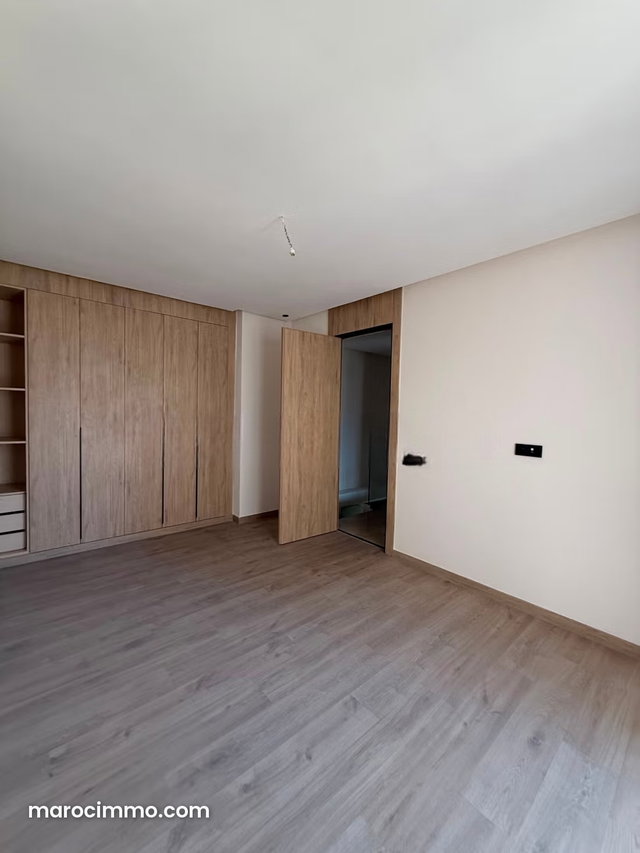 Duplex de 148m² en location à Souissi RABAT — 2