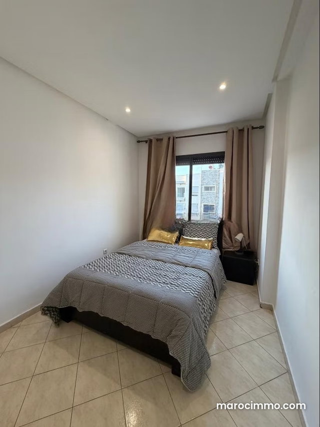 Joli appartement meuble avec terasse a bourgone — 4
