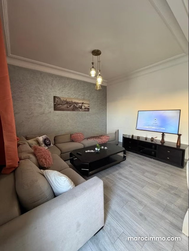 Joli appartement meuble avec terasse a bourgone — 2