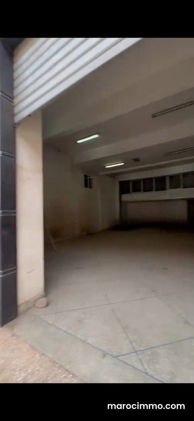 Louez ce local commercial à Route de Safi. Surface de 190 m² — 4