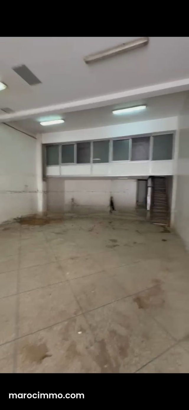 Louez ce local commercial à Route de Safi. Surface de 190 m² — 5
