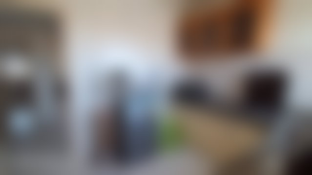 شقة مشرقة بشرفة للبيع بحي بلاتو في الجديدة — 4