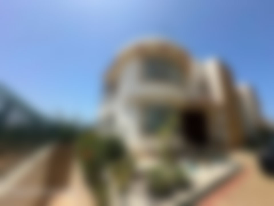 فيلا مفروشة بحديقة ومسبح للبيع في أشقار طنجة