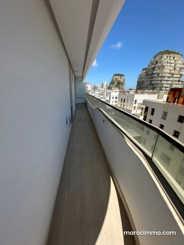 T3 vide 116 m² – 2 chambres – terrasse — 2
