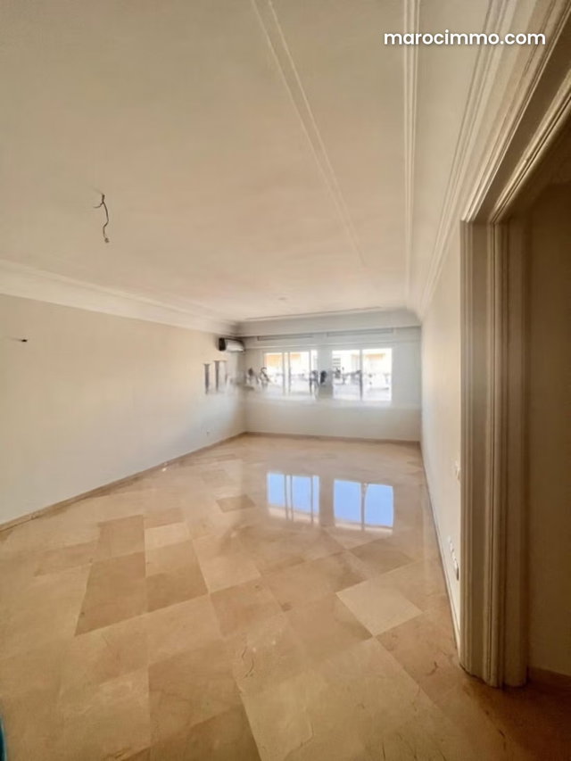 T4 vide 140 m² – 3 chambres – grande terrasse — 3