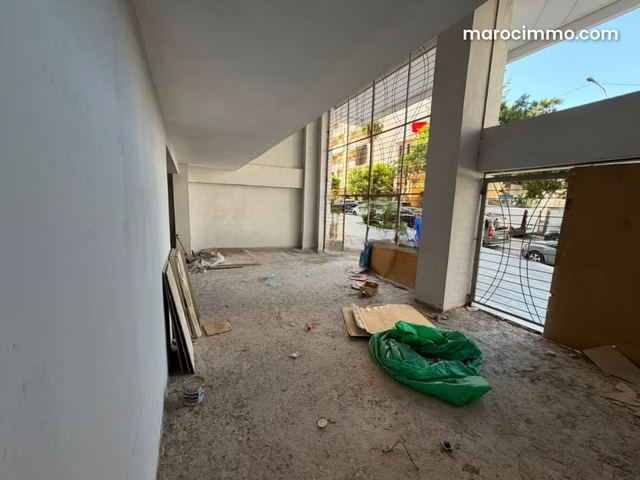 Spacieux local commercial, quartier administratif — Tanger