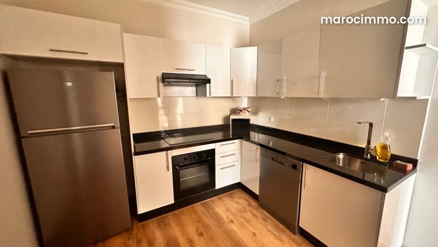 Appartement en location à côté de la wilaya. Surface de 160 m². Meublé — 5