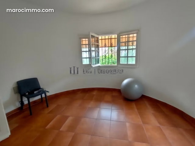Villa de 350m² vide – 3 chambres – piscine — 4