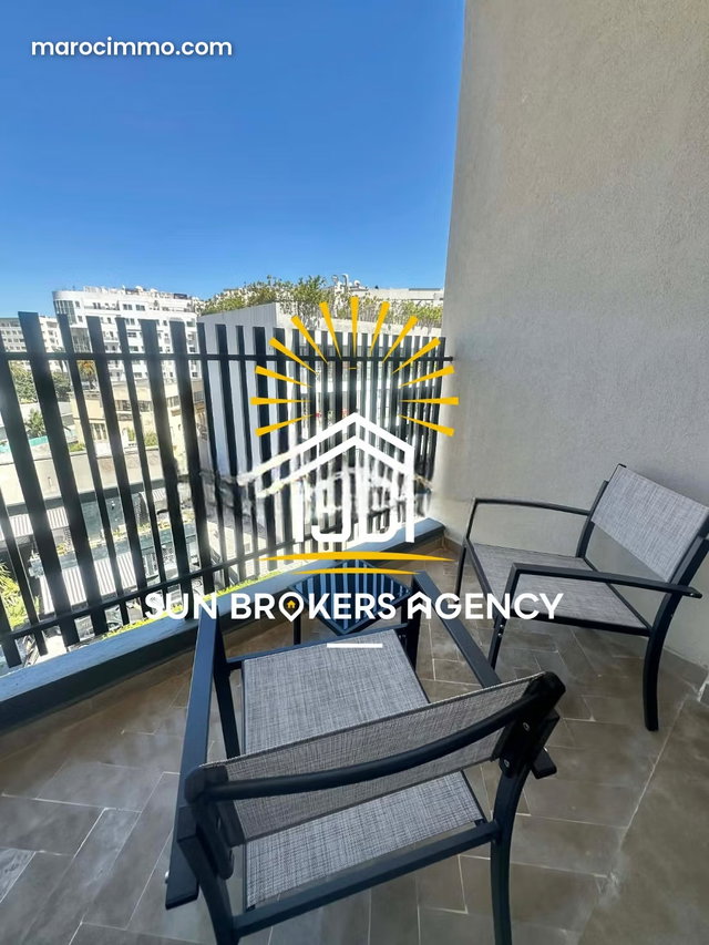 Dernier etage spacieux studio 1 min gauthier — 2