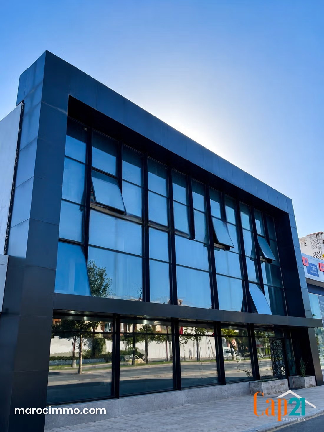 Local commercial de 960 m² à louer au Centre de Tanger — Tanger