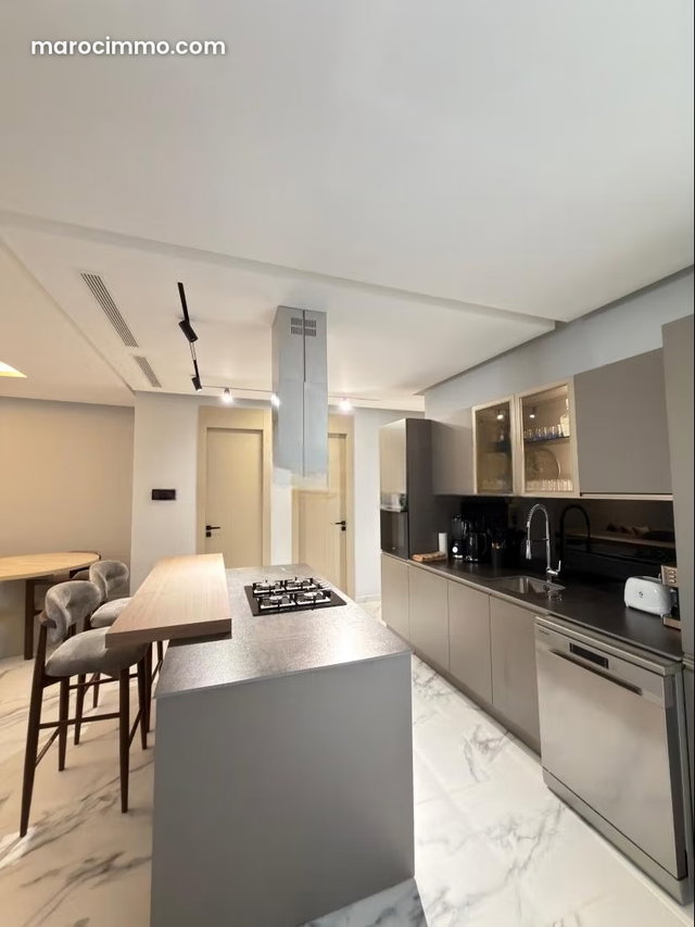 Apparemment 2 chambres meublées — 2