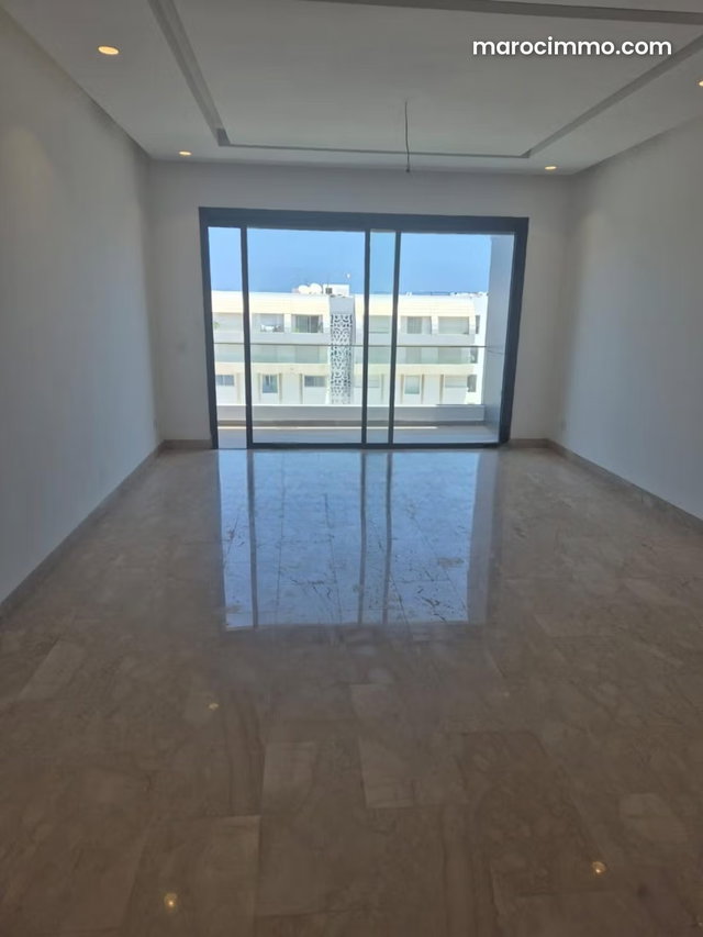 Location d'un appartement à Bourgogne Ouest. 3 belles chambres. Environnement calme avec vue sur la mer et double vitrage — 3