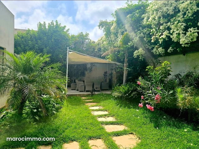Jolie villa à vendre à l'Oasis — Casablanca