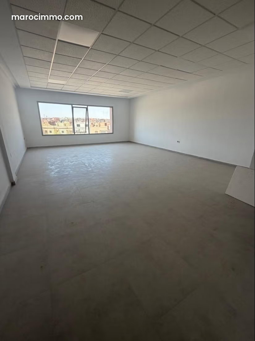 Bureau 94 m² à louer à Agdal Marrakech, cadre soigné — Marrakech