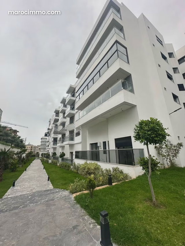 Apartment for rent in Californie. Dimension 65 m² — 4