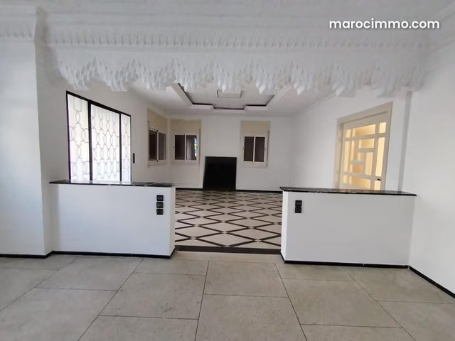 For Rent 400m2 Commercial Villa Franceville — 3