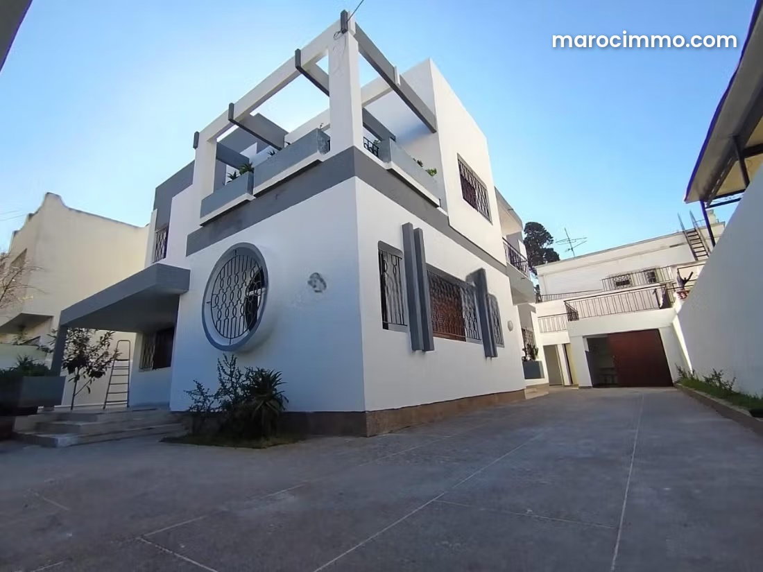 Villa spacieuse à louer à Franceville, Casablanca — Casablanca