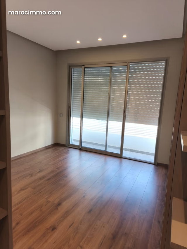 Appartement en location à Ferme Bretonne Hay Arraha. Superficie 80 m². Porte blindée, salon marocain traditionnel — 4