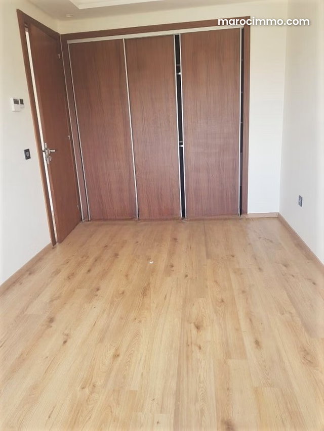 Bureau THS 55m2 Bourgogne ouest prés Ecole Ilbilia — 3
