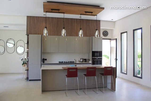 Beautiful 3 Bedroom Furnished Villa — 2
