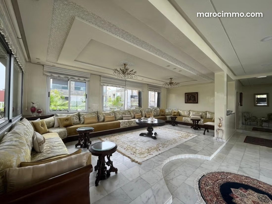 Villa haut standing avec piscine à Dar Bouazza — Dar Bouazza