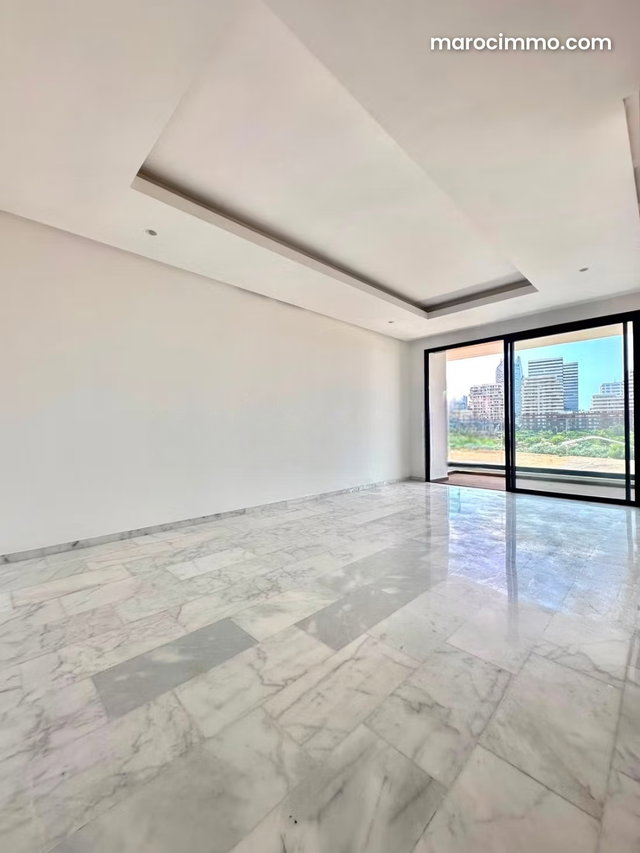 Superbe appartement vide à louer à CFC — 2