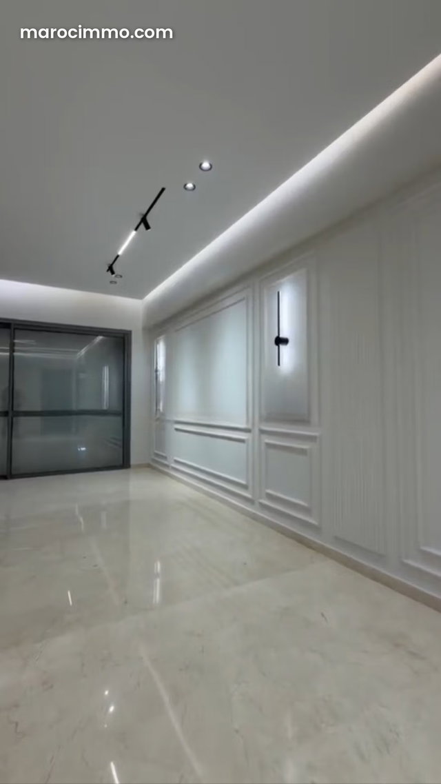 Bel appartement vide moderne socrate — 2
