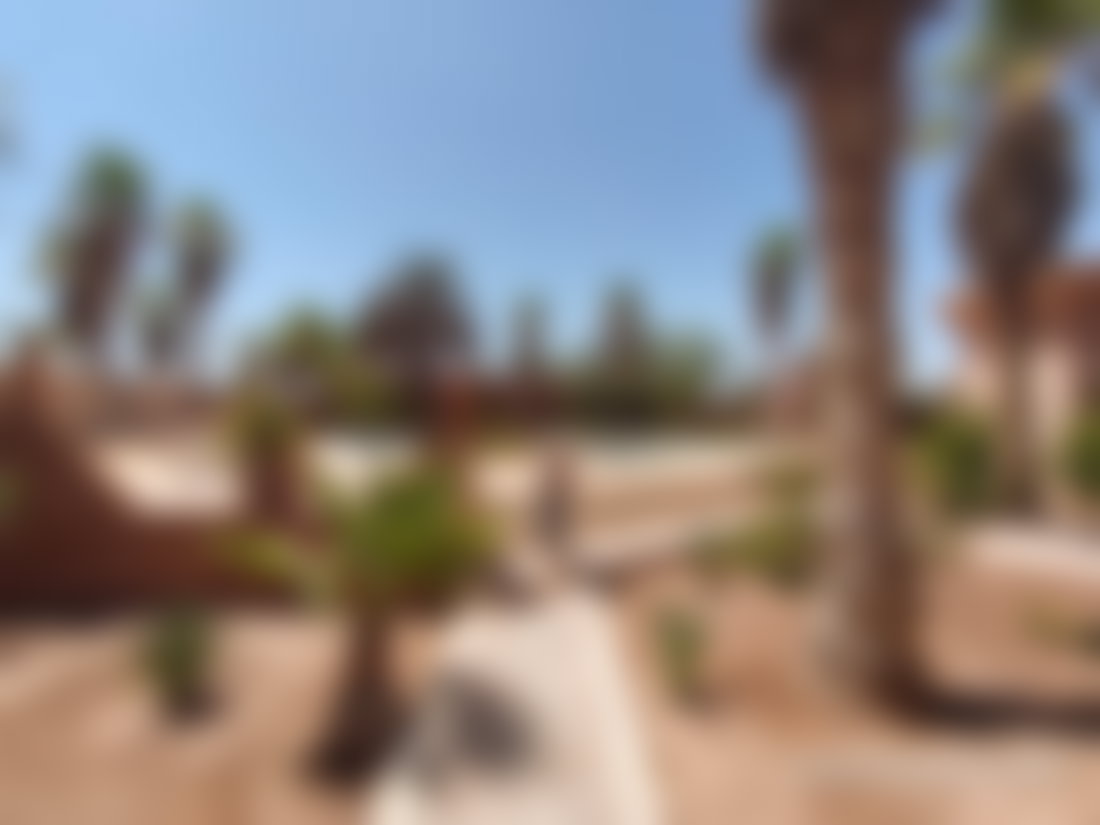 فيلا عربية أندلسية واسعة للبيع بحي لي بورت دو مراكش