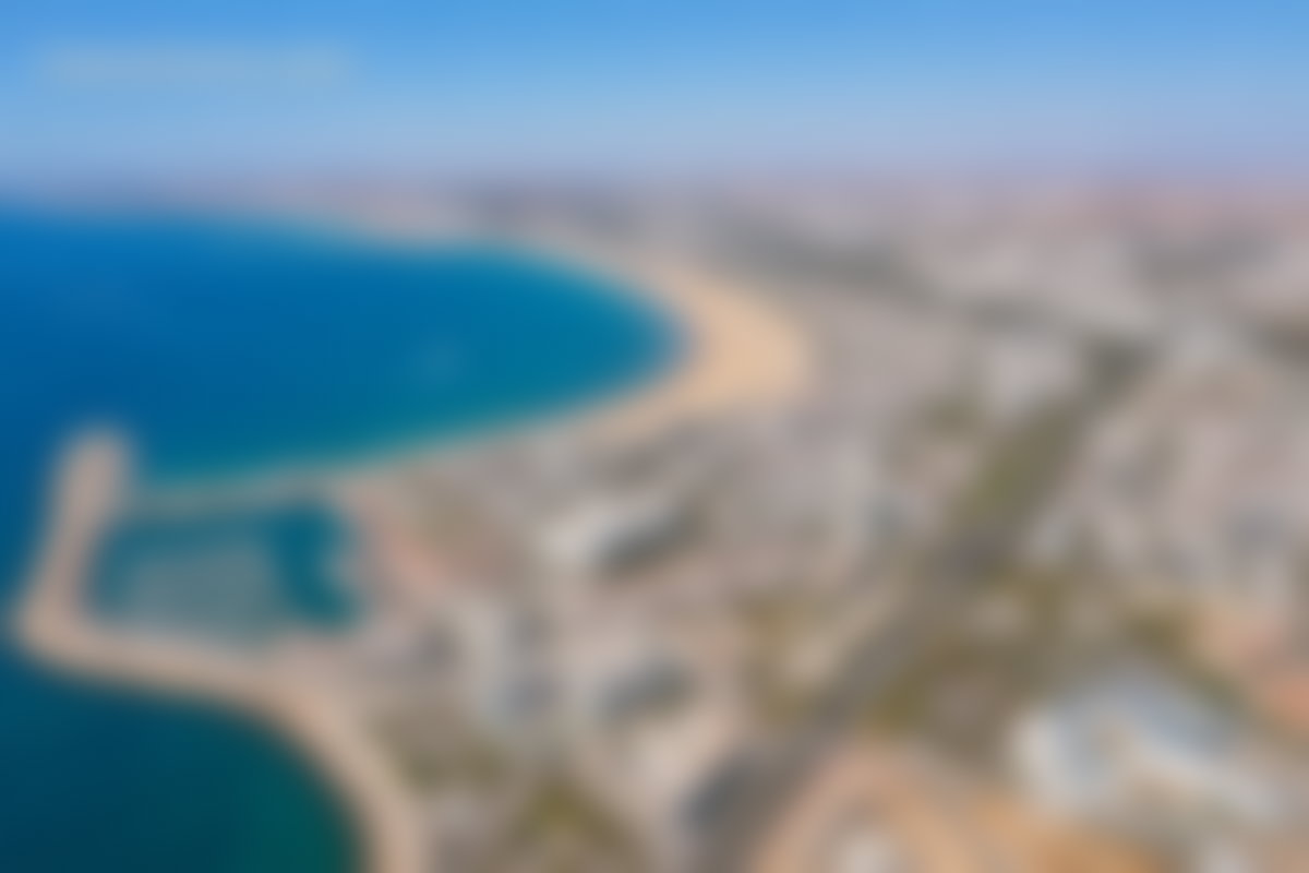 مجمع تجاري واسع للبيع بحي محمدي في أكادير