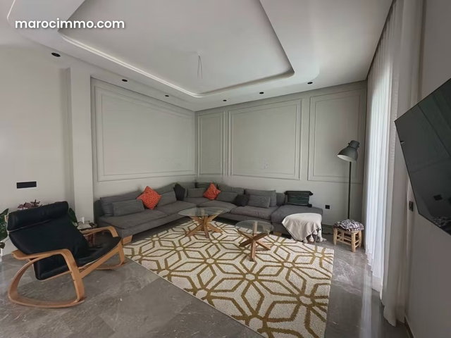Luxurious Villa for Rent in Ain Diab Extension. 3 Spacious Rooms. Secure Door and Central Heating — 2