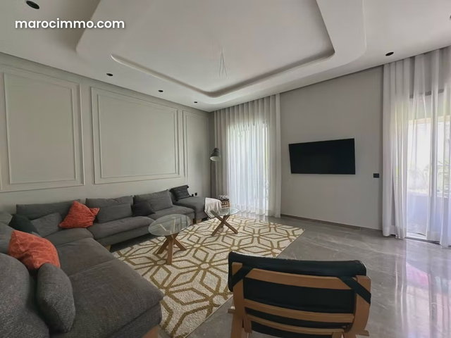 Luxurious Villa for Rent in Ain Diab Extension. 3 Spacious Rooms. Secure Door and Central Heating — 3