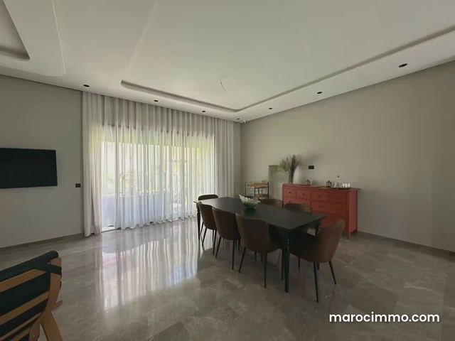 Luxurious Villa for Rent in Ain Diab Extension. 3 Spacious Rooms. Secure Door and Central Heating — Casablanca