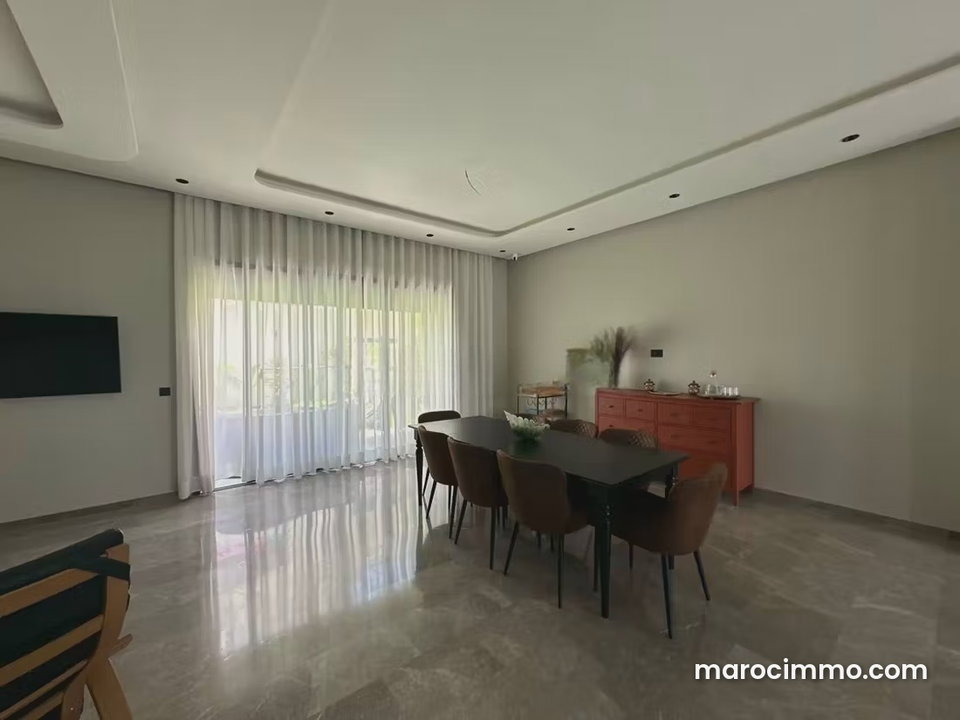 Luxurious Villa for Rent in Ain Diab Extension. 3 Spacious Rooms. Secure Door and Central Heating