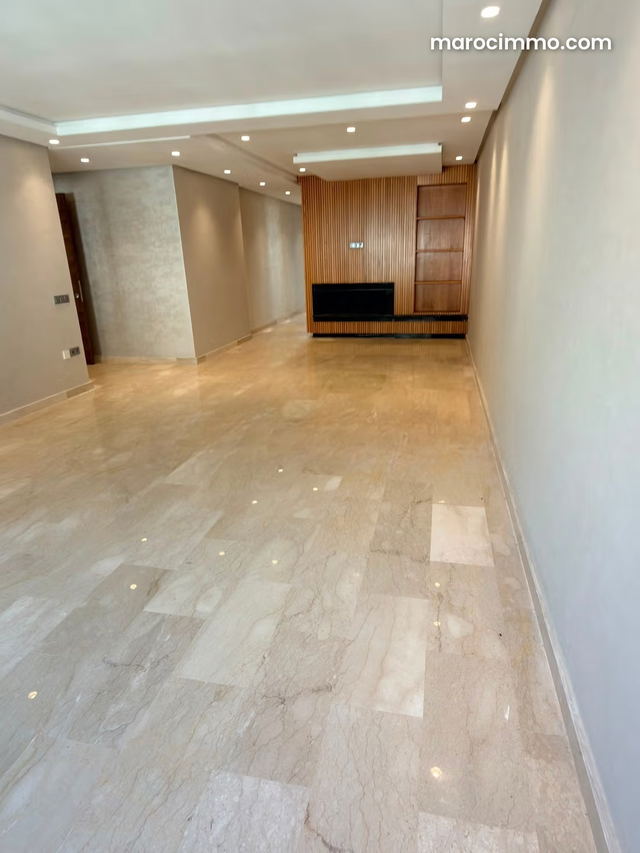140 m² Apartment • 2 Bedrooms • Terrace • Facing Anfa Park • Close to CFC — Casablanca