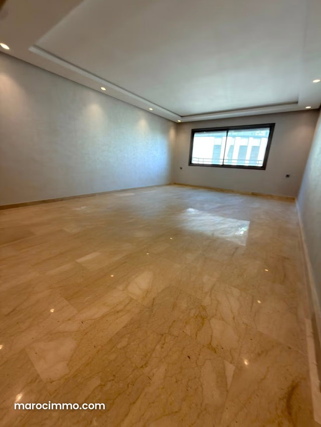 140 m² Apartment • 2 Bedrooms • Terrace • Facing Anfa Park • Close to CFC — 3