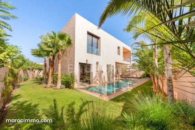 LOCATION – Architect-designed 4-bedroom villa 350 m² – — 2